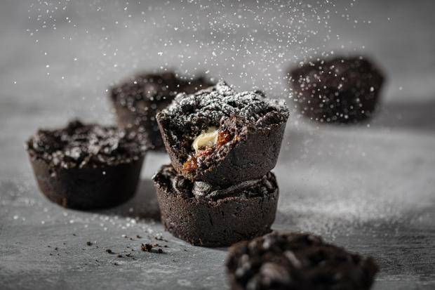 Black Gingerbread Streusel Mince Pie