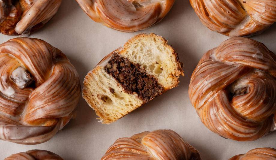 Pecan Vanilla Knot