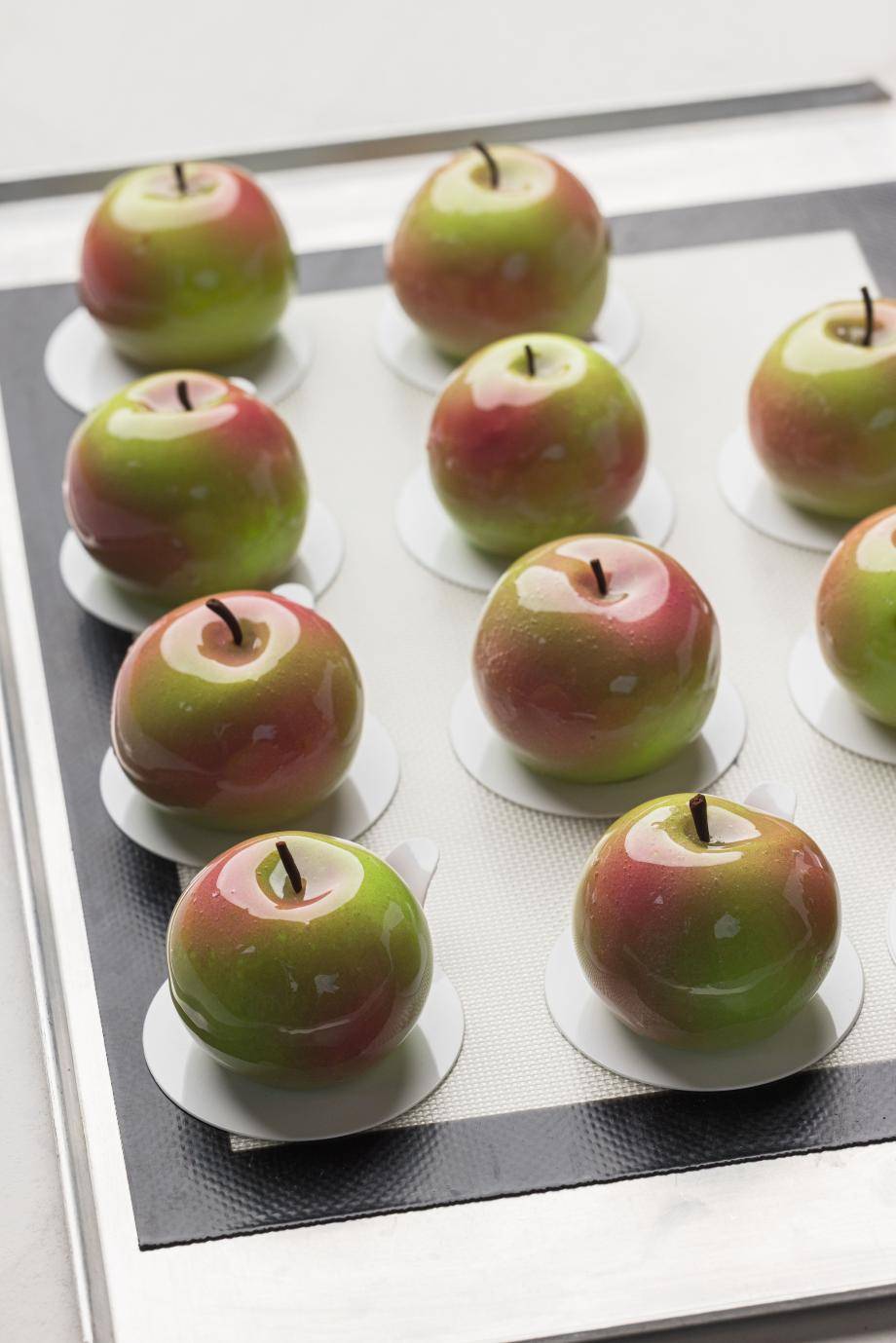 Trendy Pastry - Lifelike Fruits by Damien Wager