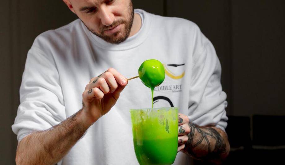 Trendy Pastry - Lifelike Fruits by Damien Wager