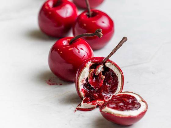Trendy Pastry - Lifelike Fruits by Damien Wager
